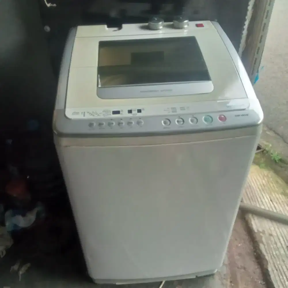 Mesin cuci merk Denpoo.