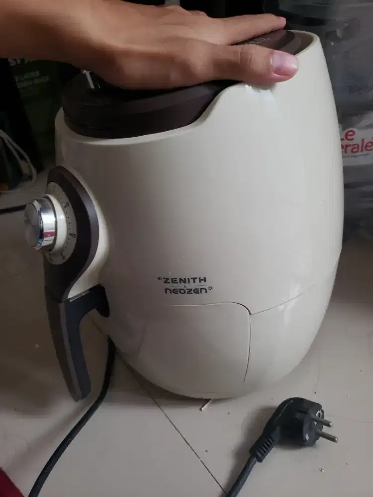 El Zenith Neozen Air Fryer 3.2L Color Beige