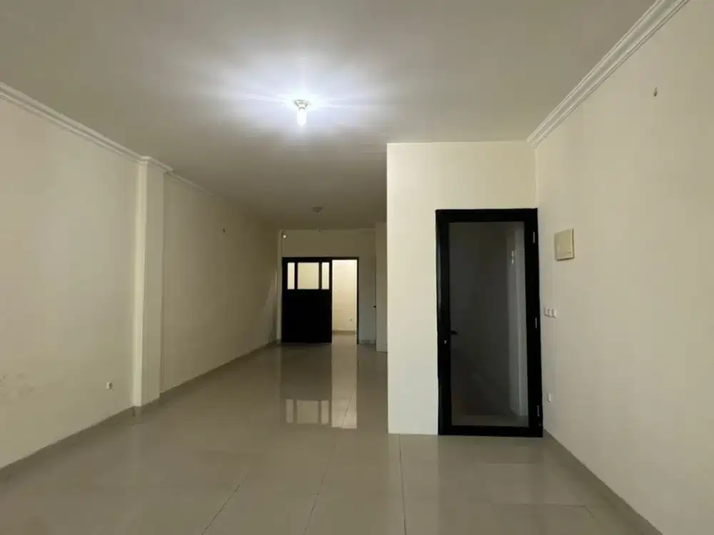 Ruko Sentra Niaga Green Lake City Jakarta Barat 3,5 Lantai Siap Huni