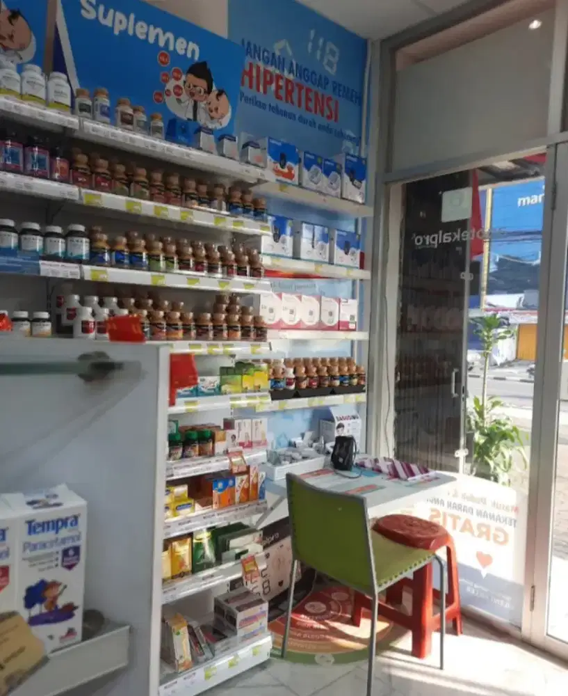 Di butuhkan karyawati apotek & klinik