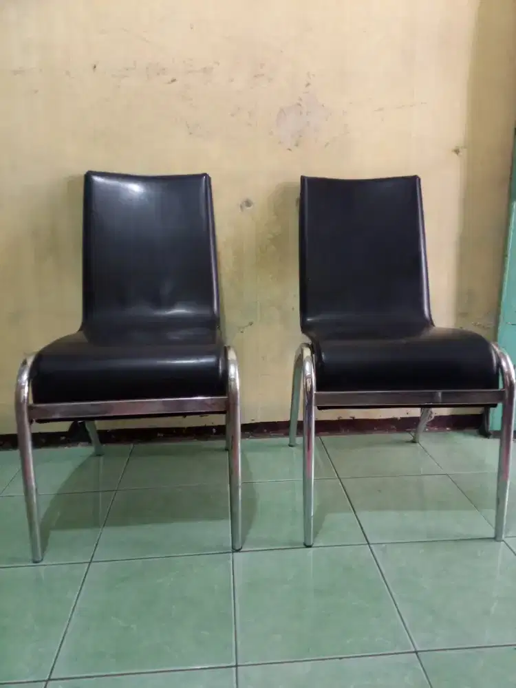 KURSI SANTAI BAHAN STENLIS