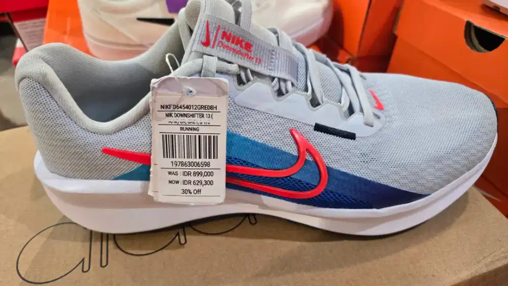 SEPATU NIKE - 100 % ORIGINAL