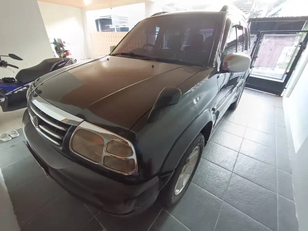 Escudo 2.oi Manual Hitam 2004