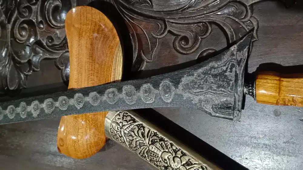 Keris Pusaka Brojol Pamor Melati Rinenteng