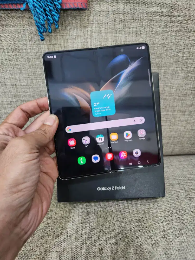 Samsung fold 4 12/256 jaminan like New tanpa minus