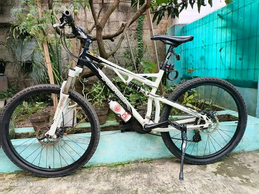 Sepeda MTB Polygon Broadway 3.0 Istimewa