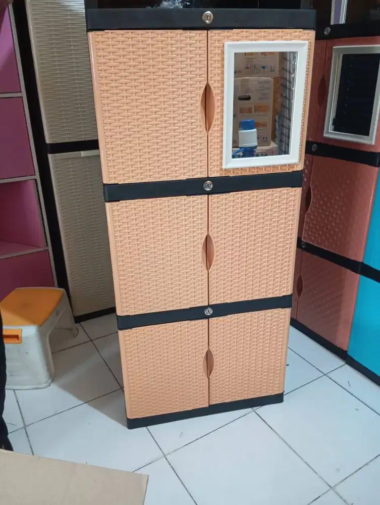 Lemari Plastik Doremi Susun 3 Full kunci + Kaca