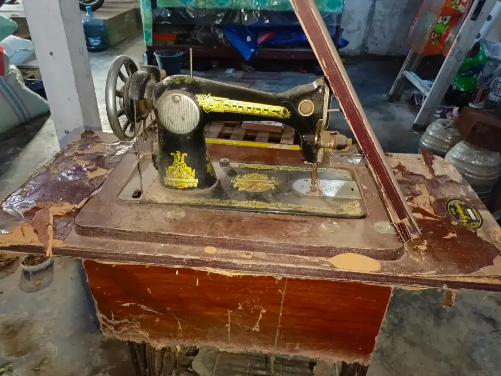 Mesin jahit tua atau bekas