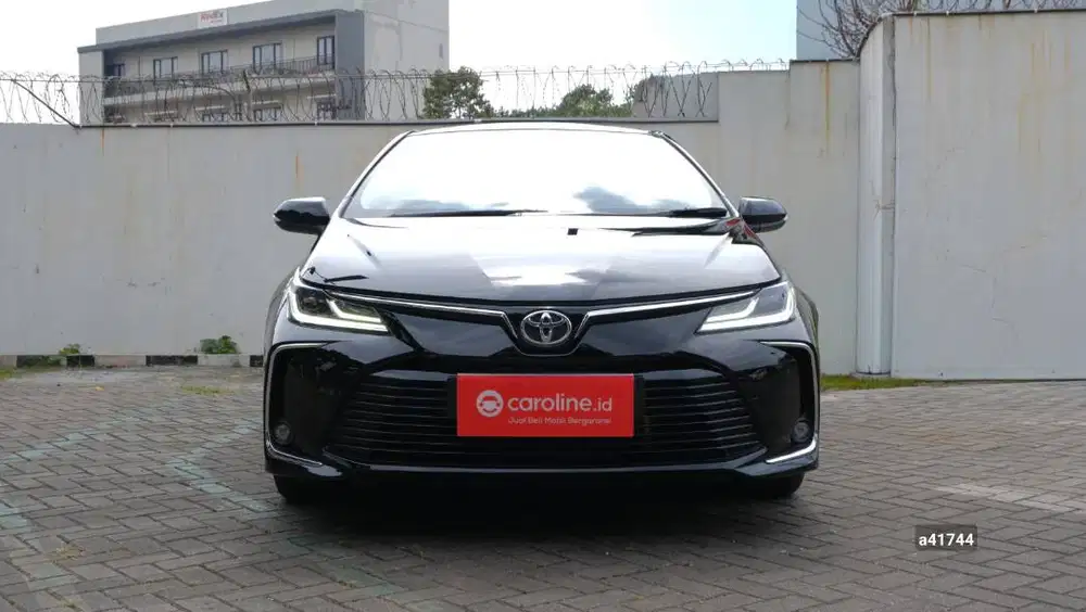 TOYOTA ALTIS V 1.8 AT 2022 HITAM