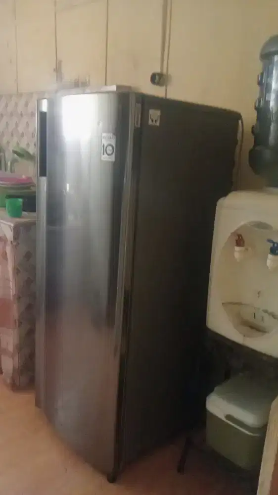 Dijual frezeer es batu