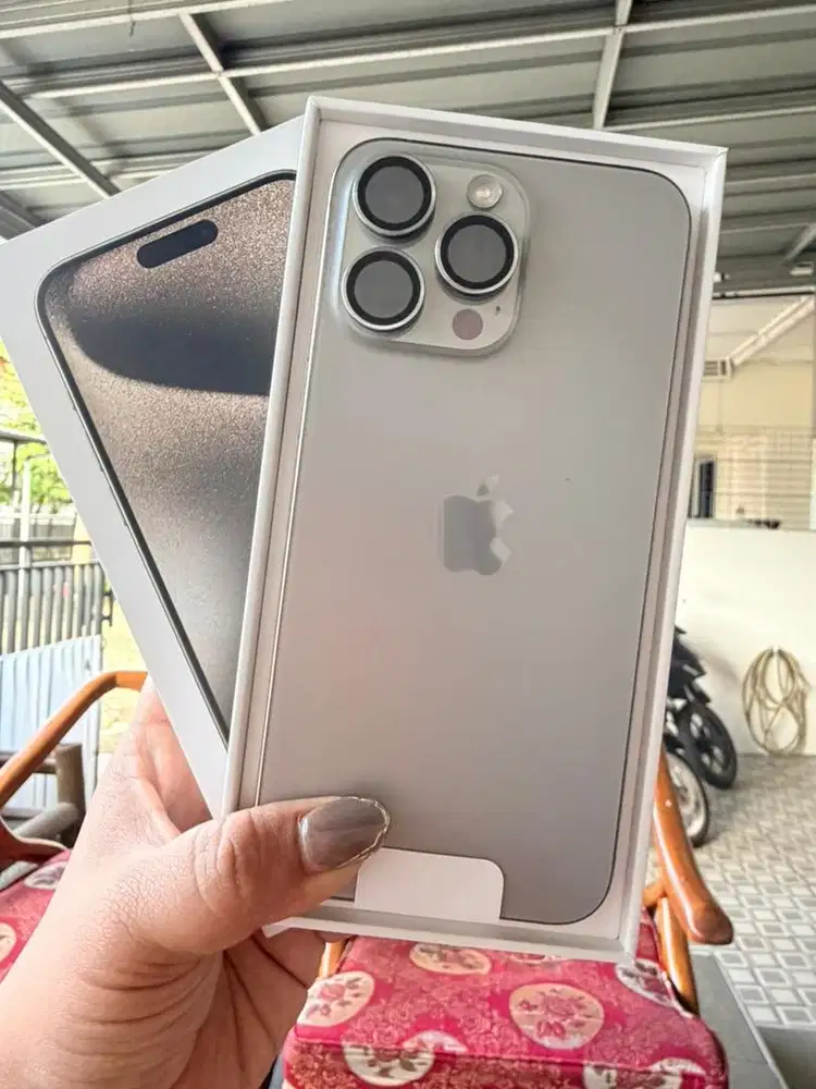 Iphone 15 promax 256gb natural titanium like new !