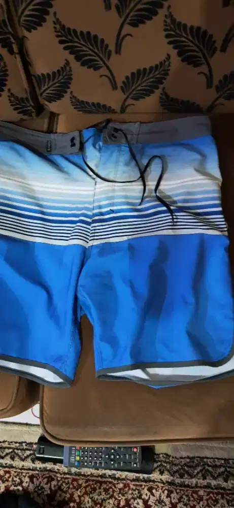 Celana pendek size 30 sampe 33 enak pake.