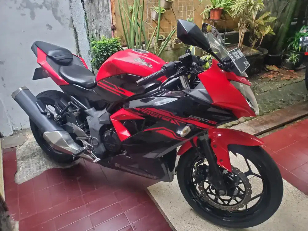 Kawasaki Ninja 250Sl ( Mono ) Merah 2016 Full orisinil.