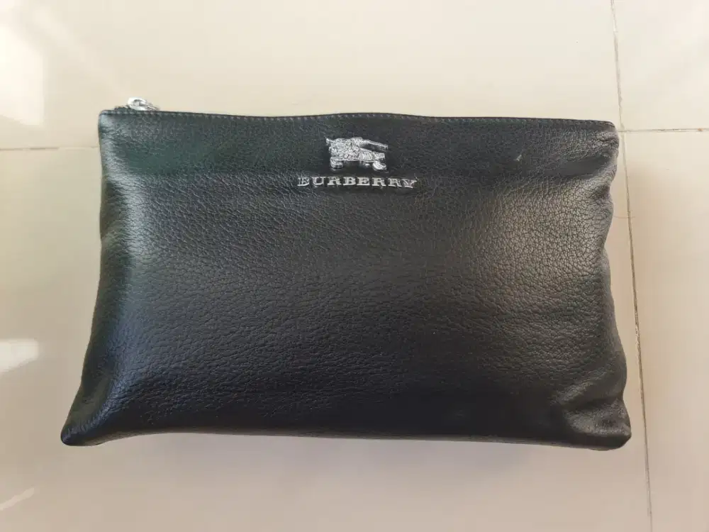 078. Tas Handbag Clutch Leather Burberry Black

Mantan Bekas Second