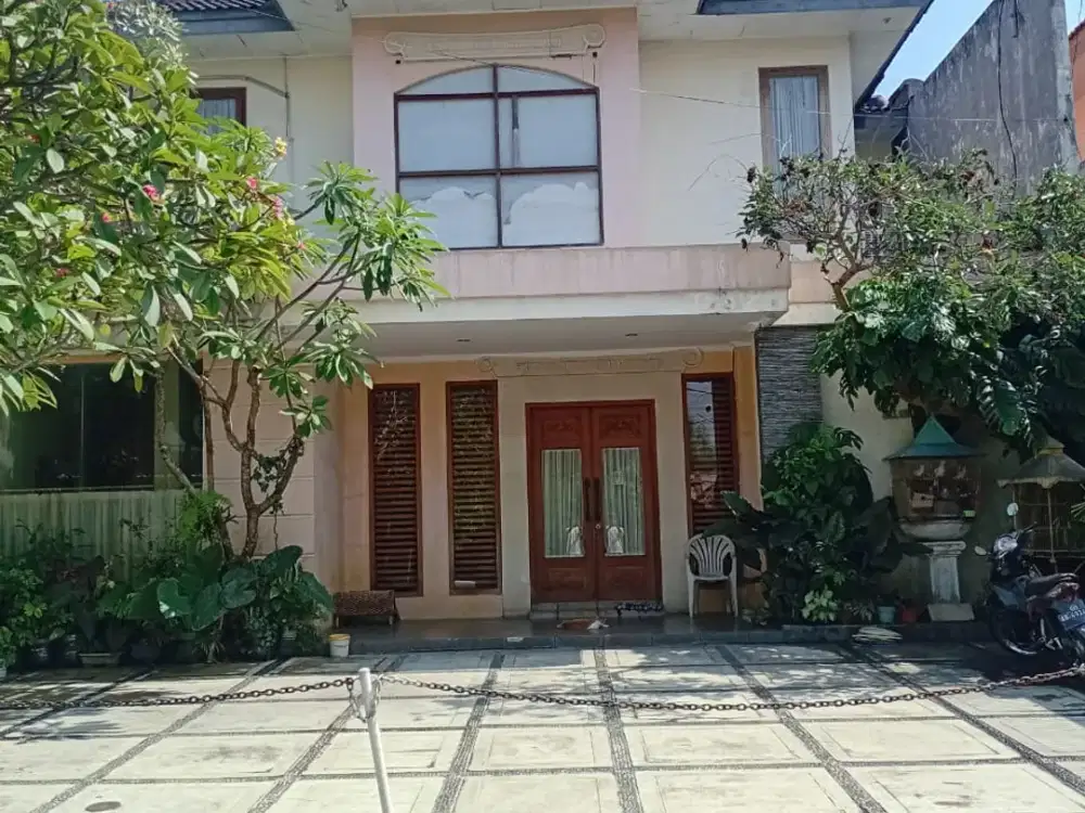 Rumah mewah di dalam perumahan di condong catur