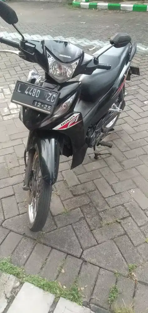 Revo Fit 2020 hitam (L)tgn 1