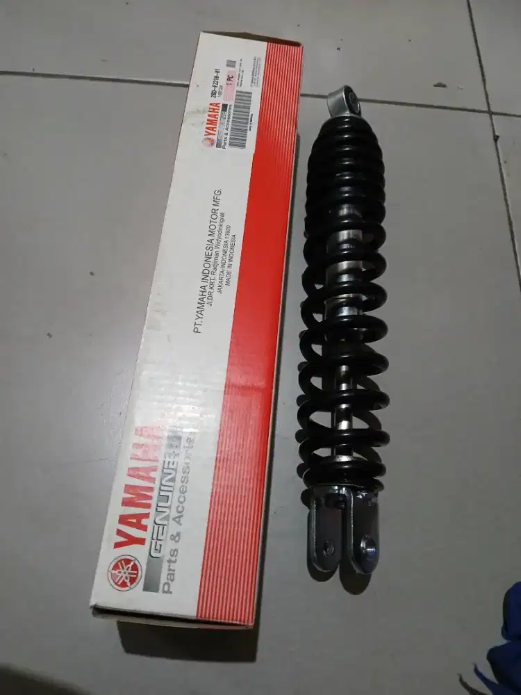 Shokbeker belakang suku cadang asli yamaha mio