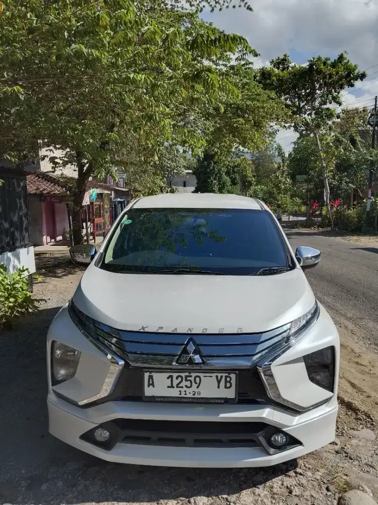 Buat lebaran monggo mobil dengan merek Mitsubishi xpander.