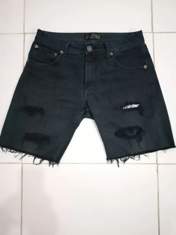 Dijual Celana pendek jeans hitam, rip jeans, jeans belel