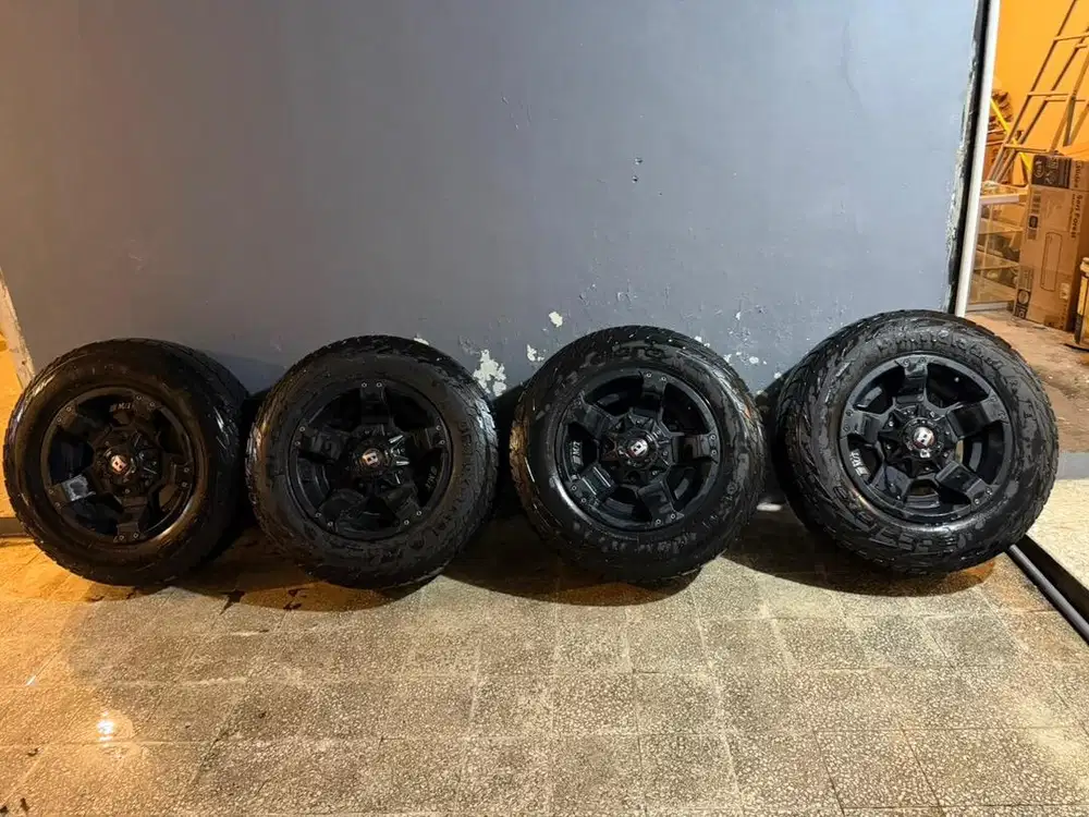 Dijual velg dan ban BALLISTIC R17