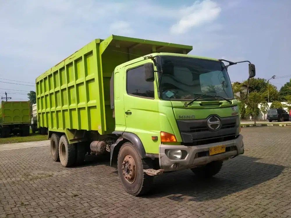 Hino FM 260 JD Dump Truck Tronton 10 Roda
