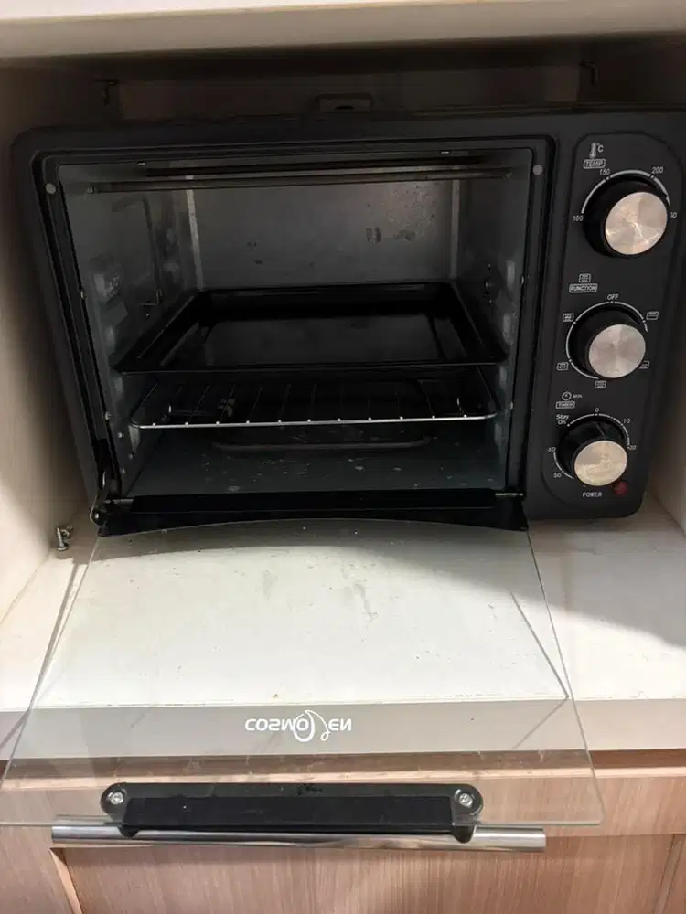 Oven cosmos warna hitam