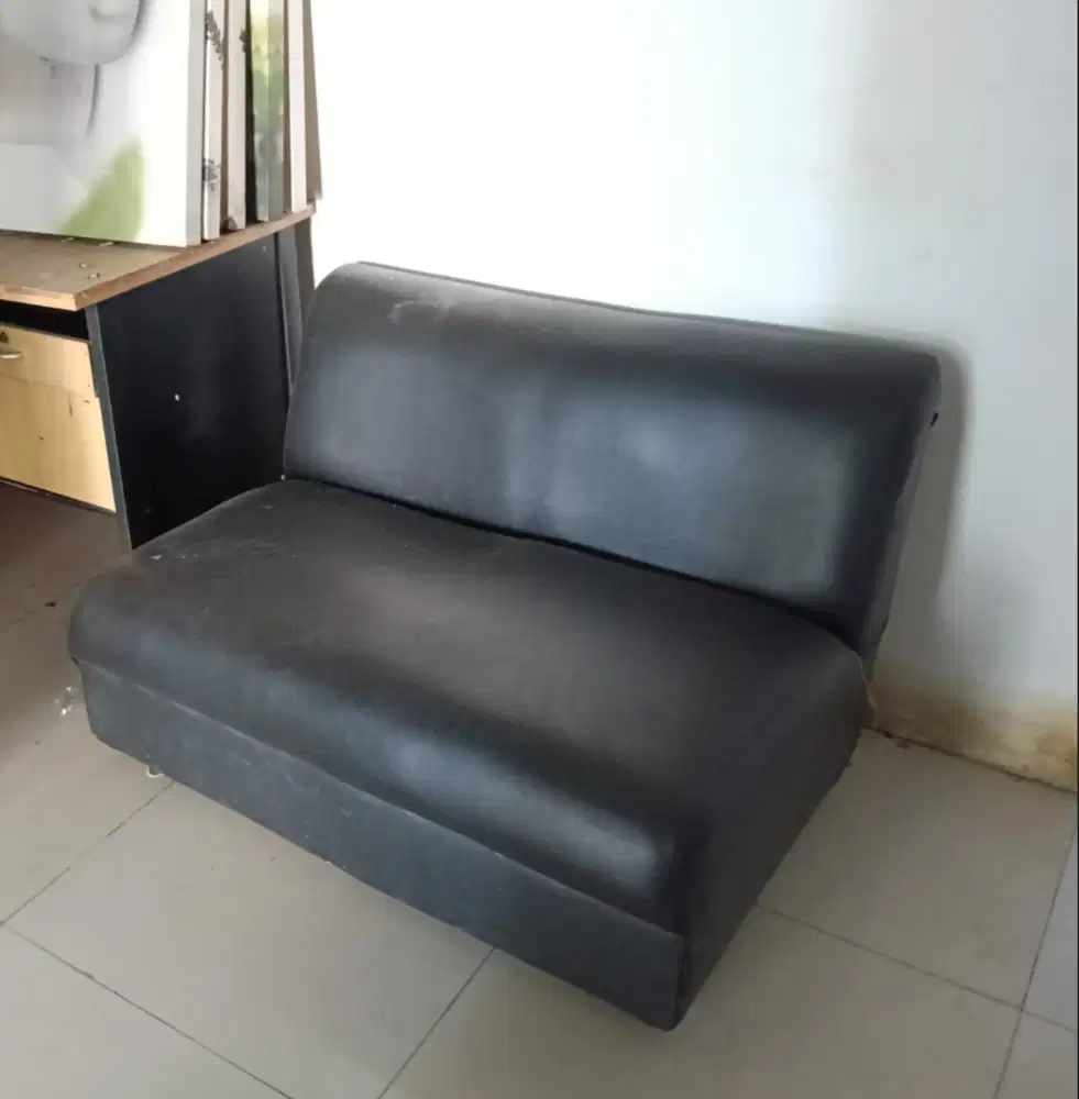 Sofa 2 Dudukan Minimalis Hitam Murah – 350rb