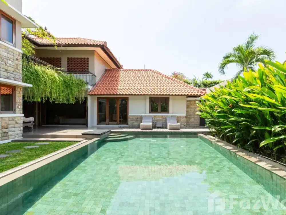 5 Bedroom Villa for sale in Petitenget, Bali