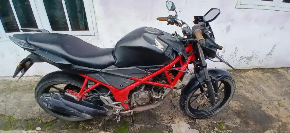 CB 150 LED. Tahun 2016.
SS Lengkap