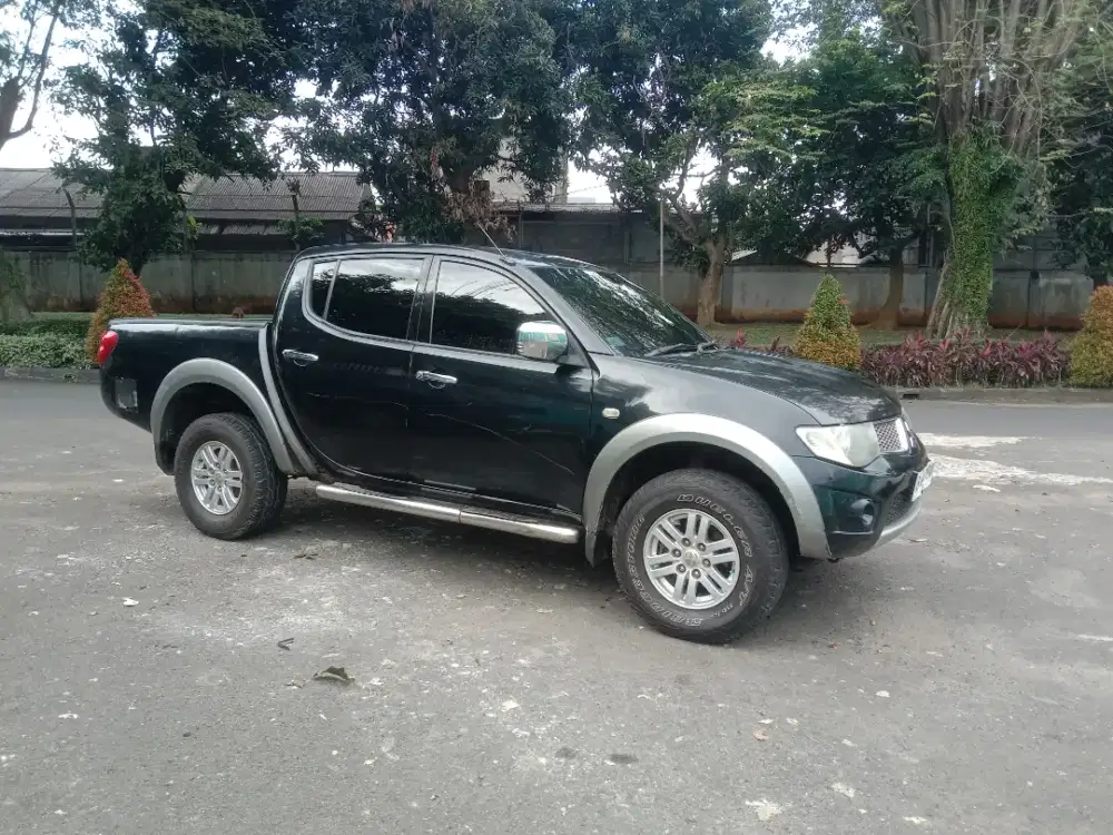 Mitsubishi Strada Triton tipe GLS manual 4x4 dobel cabin