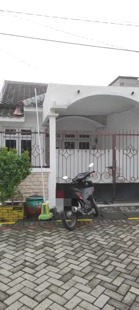 DISEWAKAN RUMAH DEKAT MERR UNTAG UNITOMO RS GOTONG ROYONG PREMIER