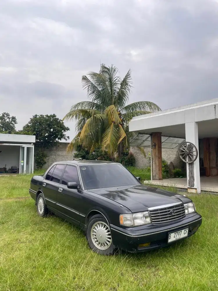 Toyota Crown royal Saloon