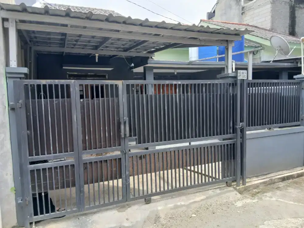 Disewakan Rumah  Masuk Mobil Garasi