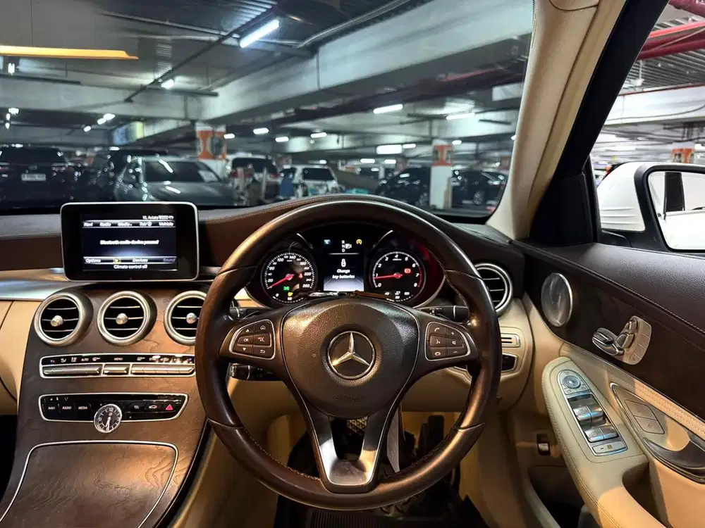 Mercedes-Benz C250 2015 Bensin