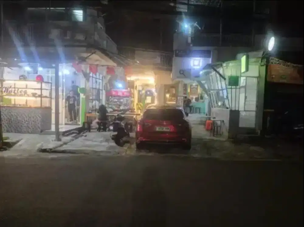 Over Kontrak Space dengan Atap dan Gerobak Di Blok M