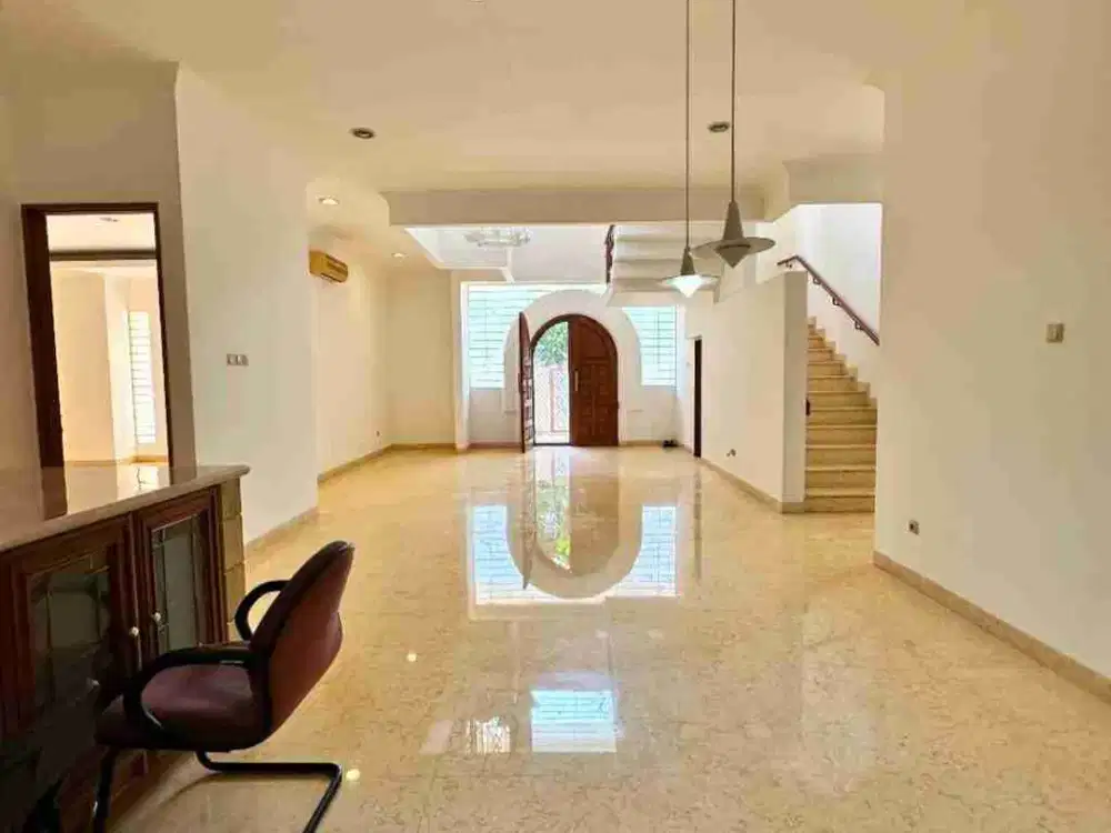 rumah 2 lantai siap huni