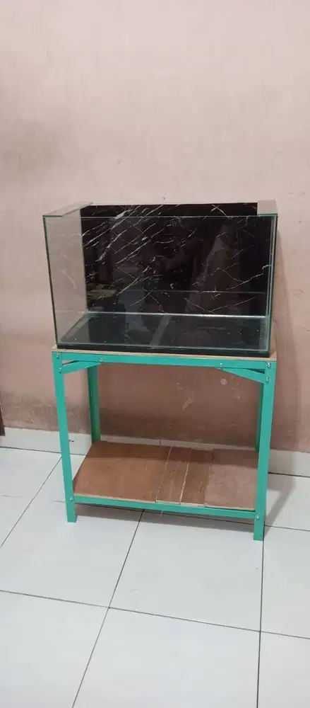 Aquarium dan meja besi