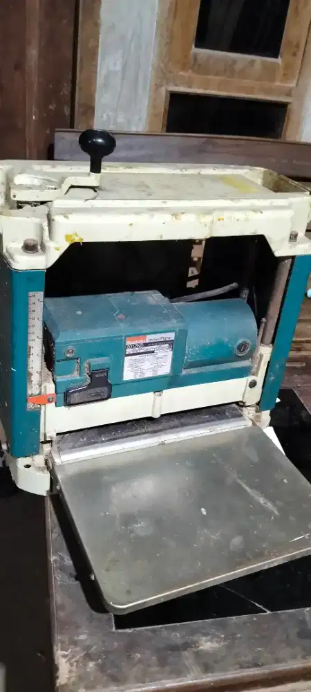 Mesin planner duduk makita