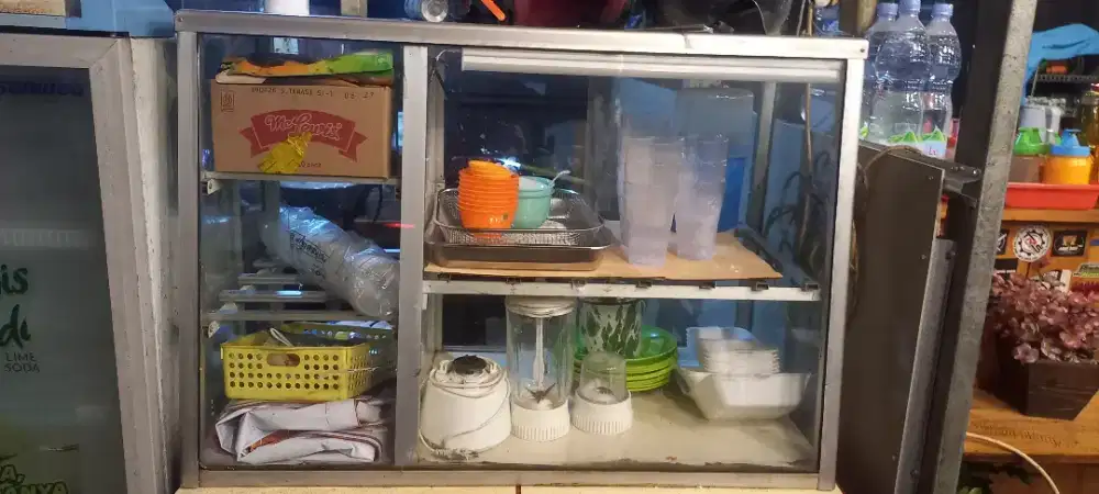 Jual etalase murah kondisi baik