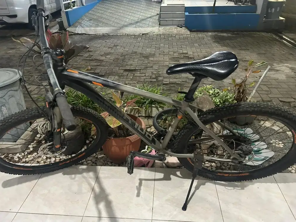 Sepeda polygon xtrada 6 size M