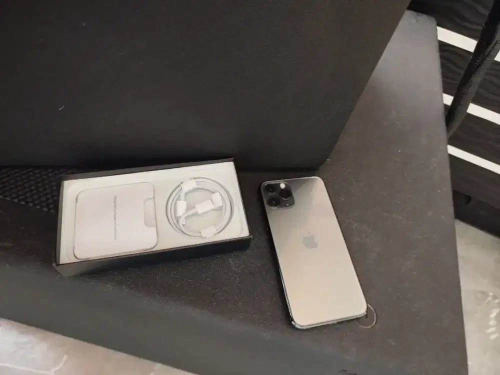 iPhone 11 pro 256gb ex kesayangan. Babget