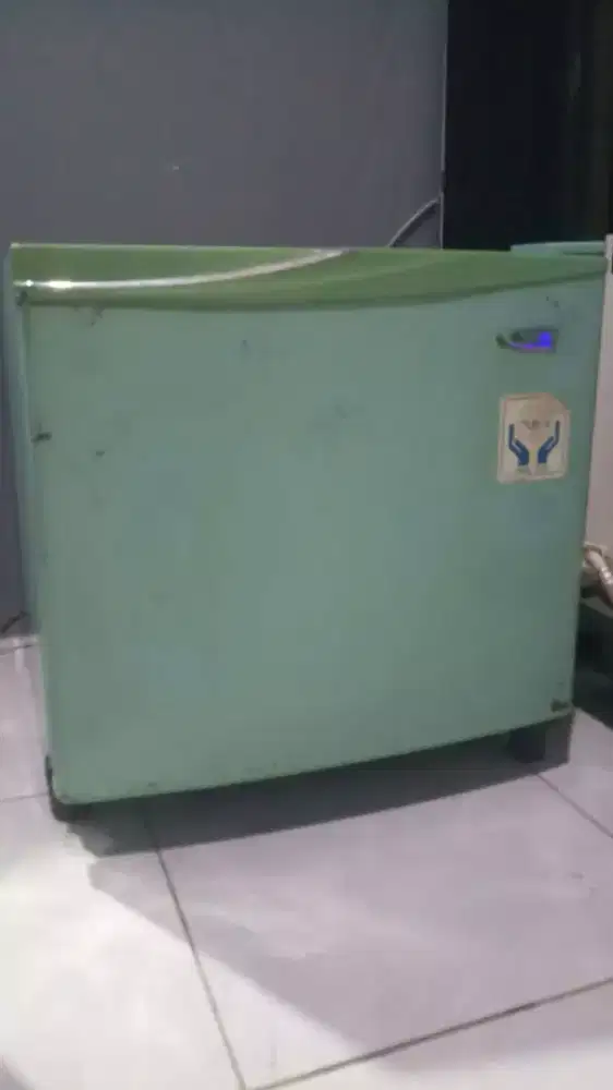 Kulkas Mini portable Thosiba