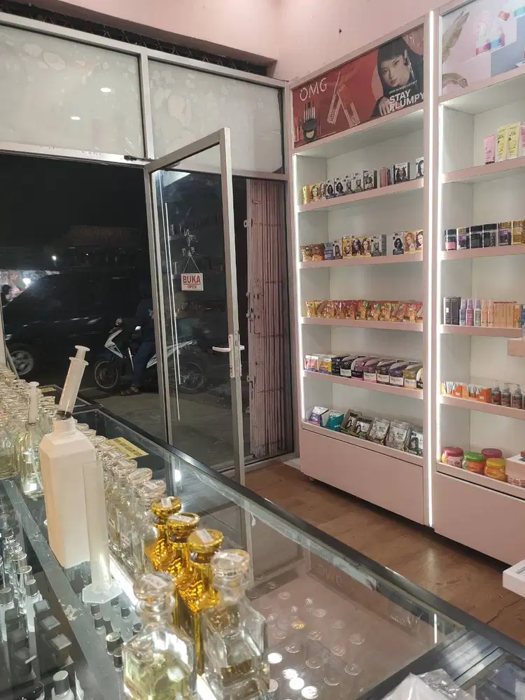 Karyawan toko pria /wanita