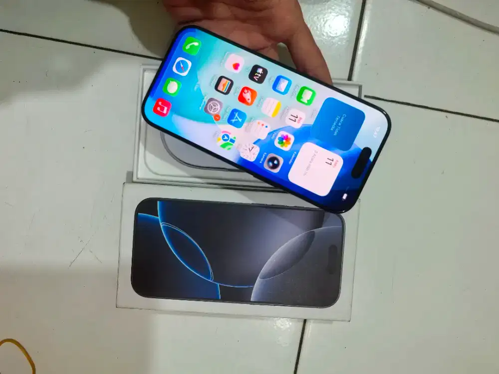 IPHONE 16 pro like new