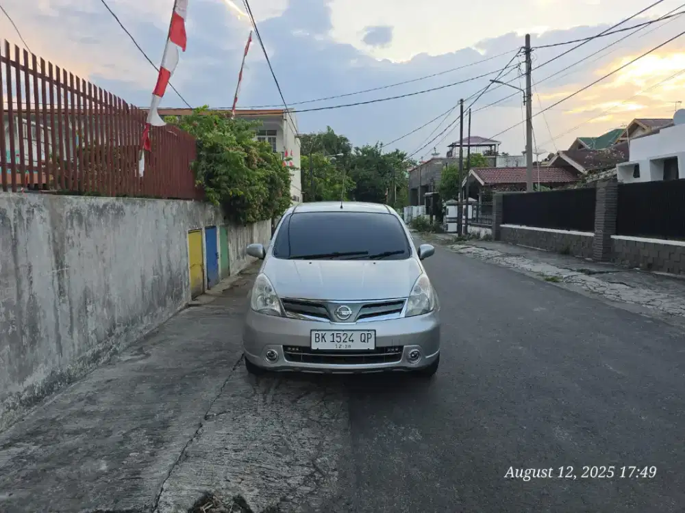NISSAN GRAND LIVINA XV M/T 2012
