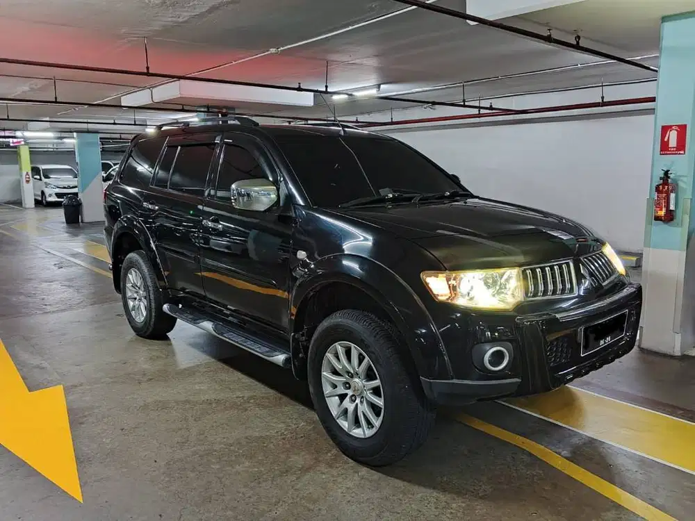 Dijual Mitsubishi Pajero Sport Exceed 2.5 Diesel AT tahun 2011 warna h