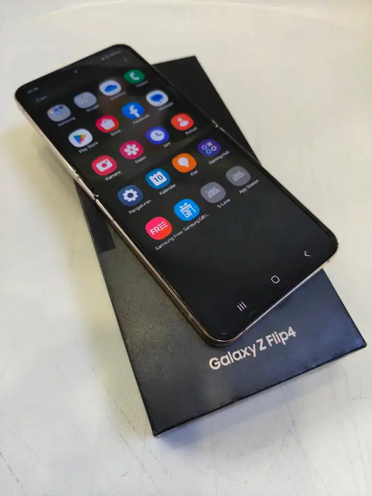 Samsung Z flip 4 sein 8/256gb(lcd Dalam tompel,depan mati)