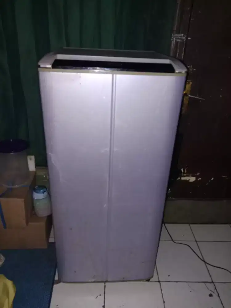 Kulkas 1 pintu merk sanyo