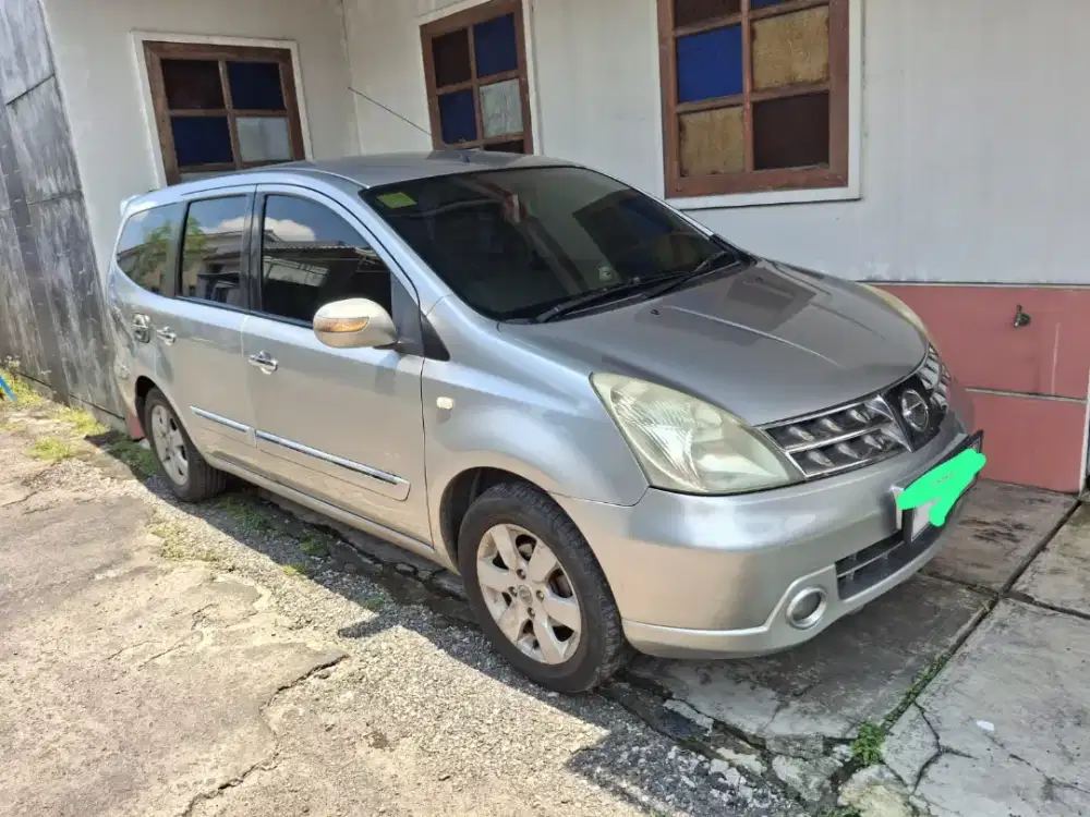 Nissan Grand Livina XV 1.5 AT