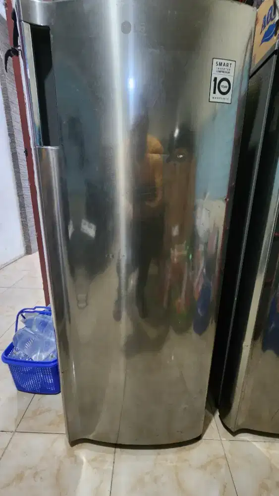 Kulkas Freezer es batu Merk LG